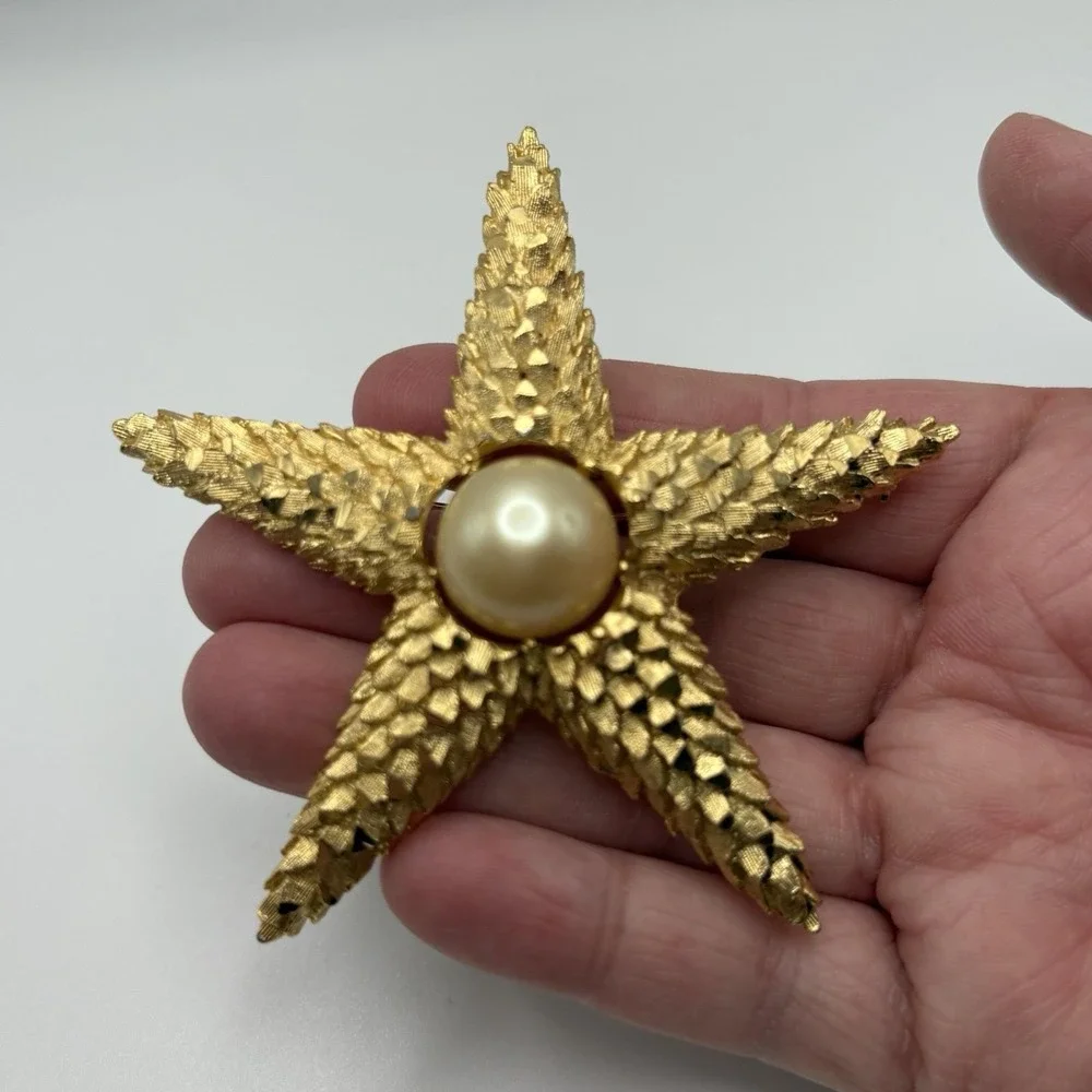 Vintage Capri Brooch Starfish Faux Pearl Goldtone Sea Star Beach Nautical Cruise